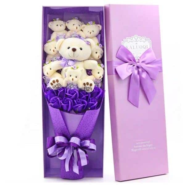 Orsetto con bouquet di fiori orsetto con bouquet di fiori viola